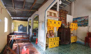 Bản tin 8H: Chôn vợ chồng cụ ông trong căn nhà tranh chấp với con trai