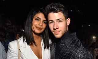 Hoa hậu Priyanka Chopra và chồng kém 10 tuổi có con đầu lòng nhờ mang thai hộ
