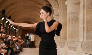 Victoria Beckham bật khóc khi gặp lại con dâu