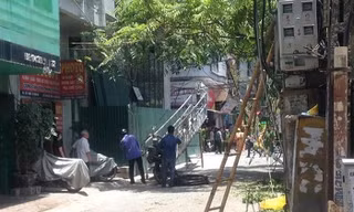 Hà Nội: Rơi giàn cẩu lau kính, 2 người bị thương