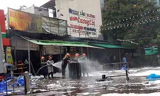 Hiện trường quán bia ở Hà Nội cháy ngùn ngụt, 1 phụ nữ thiệt mạng