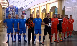 Người Nga đá bóng dưới lòng đất chào đón World Cup 2018