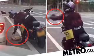 Ngồi trong ô tô xả rác ra đường, bị nữ biker dạy bài học nhớ đời