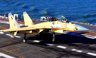 Tiêm kích hạm J-15 cất hạ cánh trên tàu sân bay Liêu Ninh CV-16