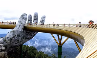 Truyền thông phương Tây ca ngợi vẻ độc đáo của Cầu Vàng ở Đà Nẵng