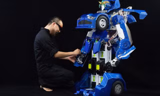 Robot biến hình thành ô tô như trong phim