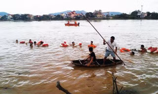 6 học sinh chết thảm do mưa lũ