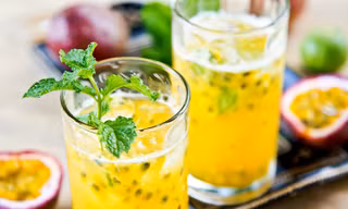 Tự chế Mojito chanh leo cho ngày hè mát lạnh