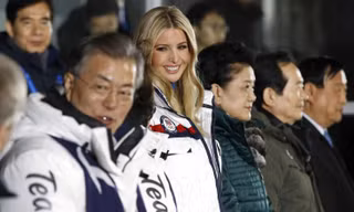 Bế mạc Olympic PyeongChan,Ivanka Trump tươi cười vẫy chào VĐV liên Triều