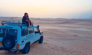 Cô gái Việt như sống trong ảo ảnh giữa sa mạc Sahara