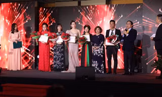 Ban Tổ chức tặng 5 huy chương vàng cho 5 thí sinh: Lại Hồng Đạo (Đức), Nguyễn Thị Thanh Huyền (Ba Lan), Hồ Ngọc Nga (Hungary), Trần Lê Na (Ba Lan), Nguyễn Thị Kim Liên (Thái Lan).