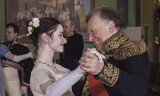 Ông Oleg Sokolov (phải) và Anastasia Yeschenko (trái).