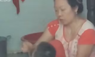 Tin nóng 24H: Bảo mẫu ở Sài Gòn "tra tấn" trẻ trong giờ ăn