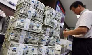 Ngân hàng Nhà nước bất ngờ nâng giá bán USD