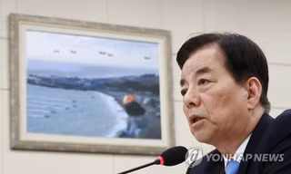 Bộ trưởng Quốc phòng Hàn Quốc Han Min-koo trong cuộc họp hôm nay, 16/5. Ảnh: Yonhap