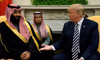 Tổng thống Mỹ Donald Trump và Thái tử Ả Rập Saudi Mohammed bin Salman trong một cuộc gặp tại Washington. Ảnh: Reuters