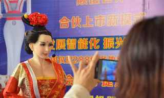 Nhìn gần robot Võ Mỵ Nương yêu kiều như thật