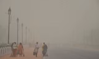 Bão bụi tấn công New Delhi ngày 2/5. Ảnh: PTI 