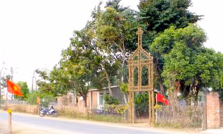 Người dân vây bắt đối tượng vác dao xông vào buổi lễ chém linh mục tử vong
