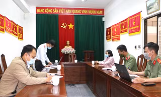 Lực lượng chức năng làm việc với các cá nhân vi phạm