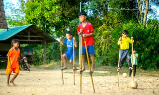 Đến làng chuyên giật giải thi cà kheo