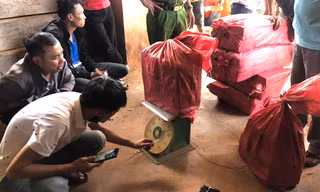 Bắt nhóm đối tượng mang hơn nửa tấn pháo từ biên giới về bán