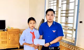 Bé gái 10 tuổi dũng cảm cứu 3 em nhỏ đuối nước