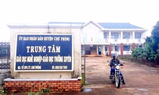Giám đốc trung tâm giáo dục thường xuyên bị khởi tố sau khi có đơn tố cáo 