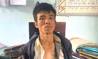 'Siêu trộm' vừa ra tù lại trộm xe máy, dùng dao tấn công công an