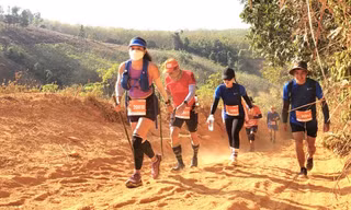 Gần 1.000 vận động viên chinh phục đường đua trail khắc nghiệt ở Sa Thầy