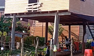 Bố mẹ vắng nhà, bé 2 tuổi tử vong trong xô nước