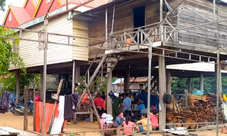 Sửa máy bơm nước, 3 bố con bị điện giật tử vong 