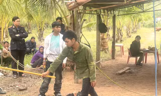 Hai anh em ruột giết người, phi tang xuống suối rồi bỏ trốn vào rừng