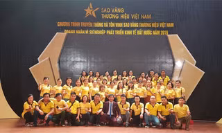 Dù không có bất cứ hoạt động sản xuất, kinh doanh gì, Tập đoàn Gold Time vẫn được vinh danh Top 10 Sao Vàng thương hiệu Việt – Doanh nhân vì sự phát triển của đất nước năm 2019