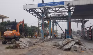 Trạm thu phí BOT Tân Đệ (Thái Bình) phải di dời về tuyến tránh Đông Hưng sau khi bị tài xế tập trung phản đối vì cho rằng trạm đặt sai vị trí Ảnh: Phạm Thanh