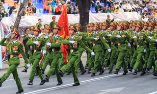 Thông qua nghị quyết quy định chức vụ có hàm Trung tướng, Thiếu tướng
