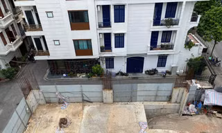 Nhà 4 tầng hầm hiện đang dừng thi công 