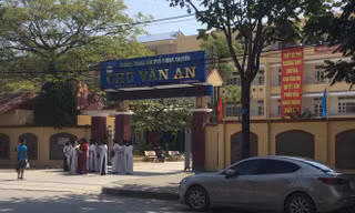  Trường THPT chuyên Chu Văn An dù bề thế vẫn được sửa chữa với chi phí 20 tỷ đồng Ảnh: Duy Chiến
