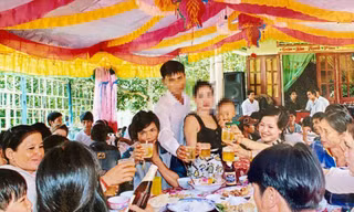Tiệc sinh nhật to như tiệc cưới Ảnh: NVCC 