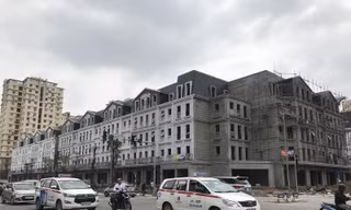 66 căn hộ liền kề tại ô đất B4 Nam Trung Yên được chào dưới tên nhà phố thương mại và có giá chênh hàng chục tỷ đồng/căn. 