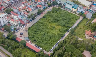 Bên trong bãi xe lậu trên khu đất 'vàng' 10.000m2 giữa Thủ đô