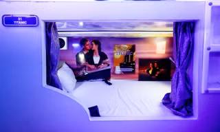 Trên xe Inter nằm đôi cabin riêng Inter Bus Valentines.
