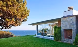 Biệt thự nhìn ra biển Malibu của Bradpitt