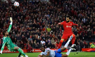 ‘Tam tấu’ bùng nổ, Liverpool vùi dập MU không thương tiếc