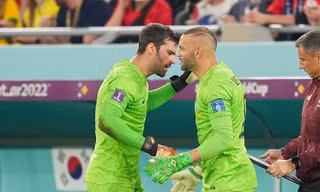 Thay cả thủ môn trước Hàn Quốc, tuyển Brazil đi vào lịch sử World Cup
