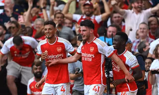 Arsenal đánh bại MU bằng 3 tuyệt phẩm