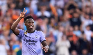 Ngôi sao Real được xóa thẻ đỏ, 6 trọng tài VAR bị La Liga sa thải