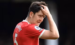 Tại sao đội trưởng MU Harry Maguire ngồi dự bị trước Arsenal?