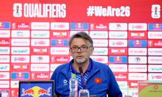 HLV Troussier: ‘Đội tuyển Việt Nam vẫn nắm quyền tự quyết’