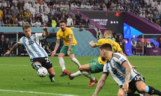 Lăn xả cứu thua cho Argentina, sao MU thừa nhận không nhớ gì